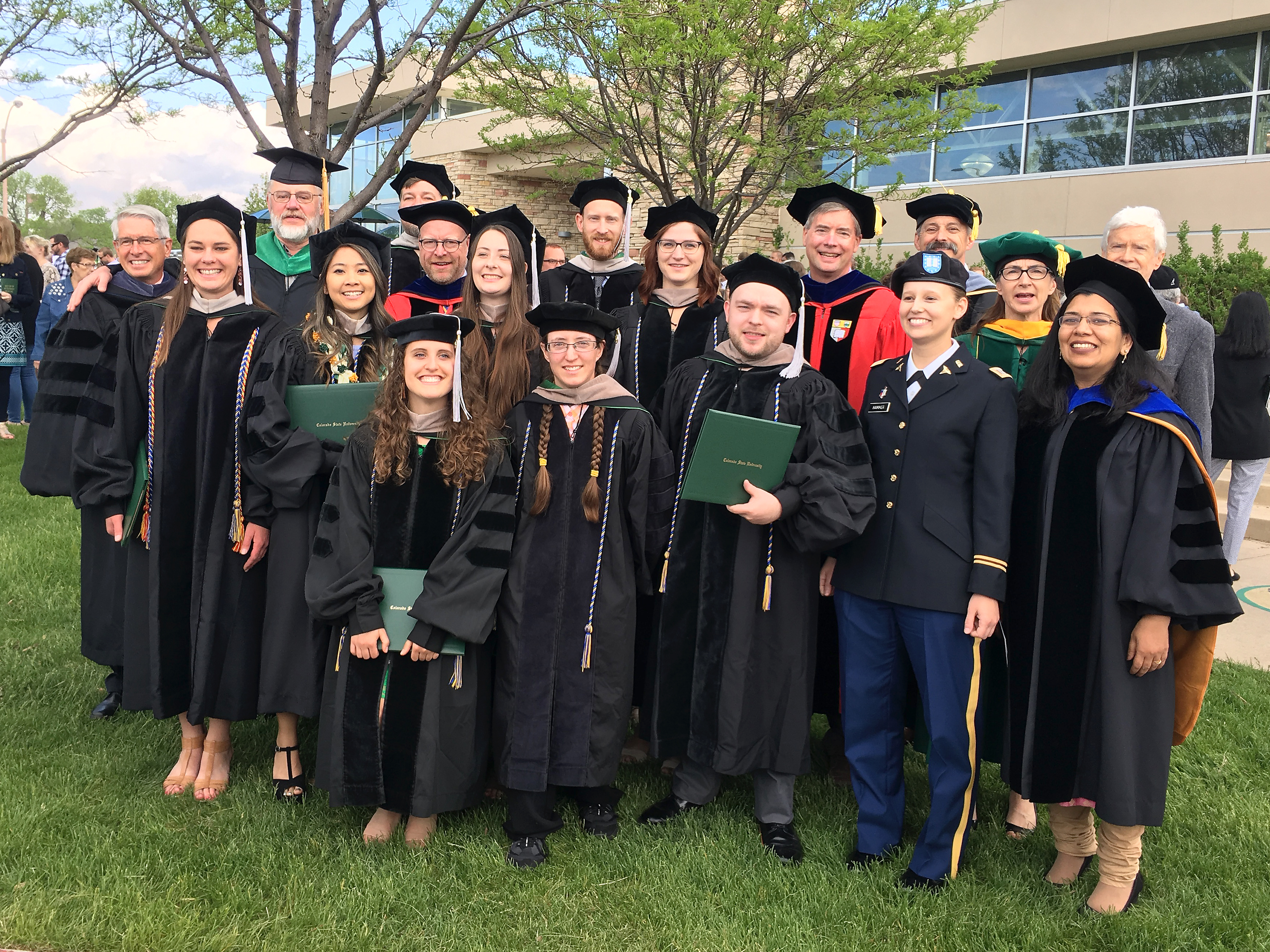 UAF's first class of veterinary students makes history - UAF news and  information